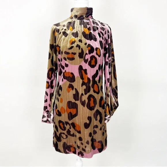Anthropologie Layla Leopard Print Velvet Shift
Dress Size 0 - Picture 2 of 4